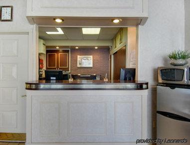 Travelodge Inn & Suites Латам Интерьер фото