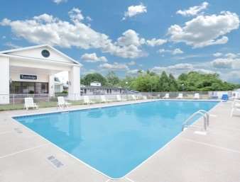 Travelodge Inn & Suites Латам Удобства фото