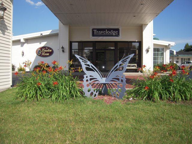 Travelodge Inn & Suites Латам Экстерьер фото